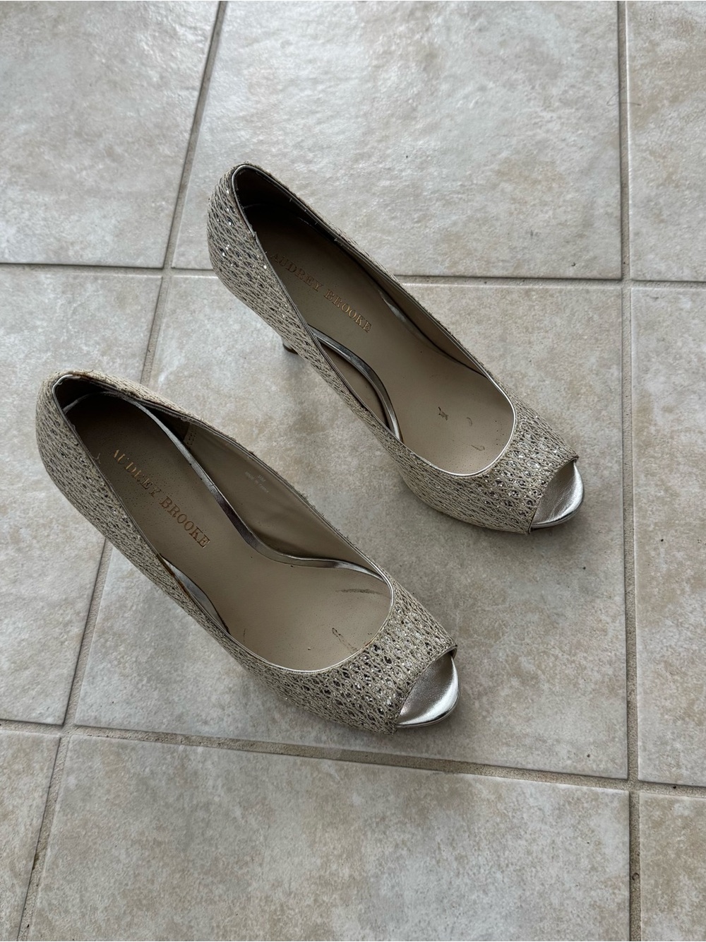 Audrey Brooke Shoes Womens 9 M Metallic Gold Silver Glitter Peep Toe Heel Party